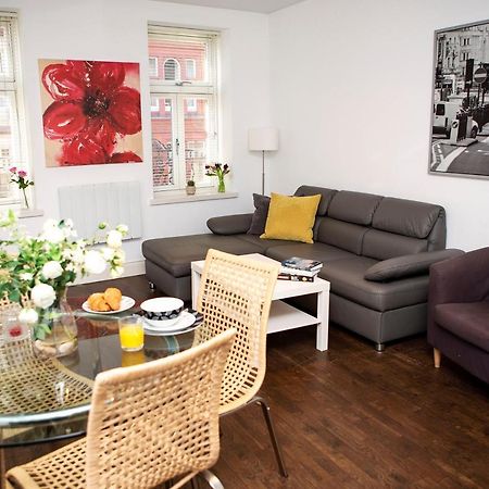 Apt 2, Trafalgar Square 2Nd Floor By Indigo Flats Londra Esterno foto