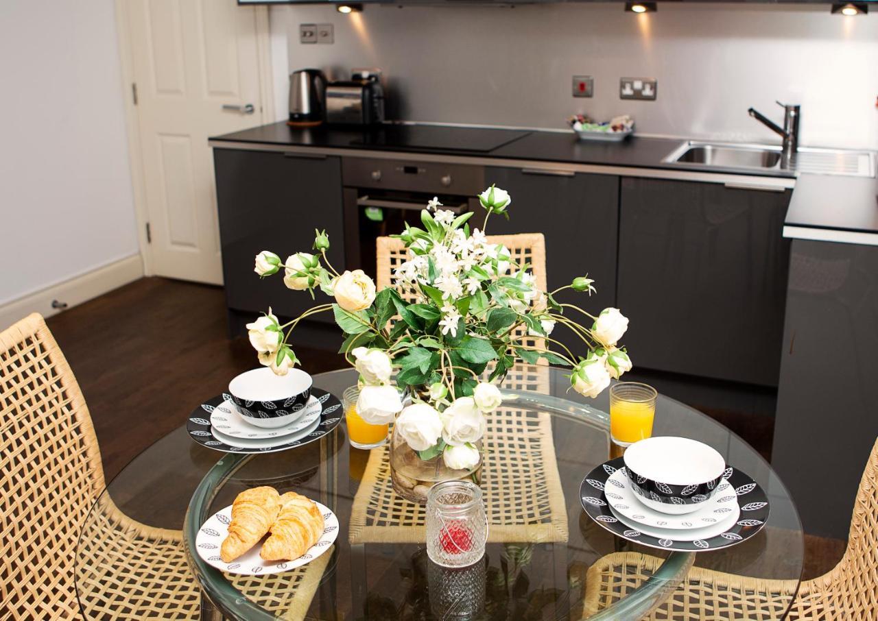 Apt 2, Trafalgar Square 2Nd Floor By Indigo Flats Londra Esterno foto